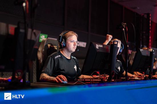 腾讯王者荣耀世界开启移动端技术测试引发热议