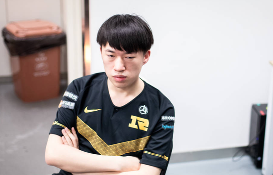 Dota2在线玩家数创纪录突破51万大关